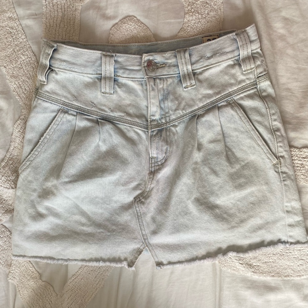 Free People light wash denim skirt size 25